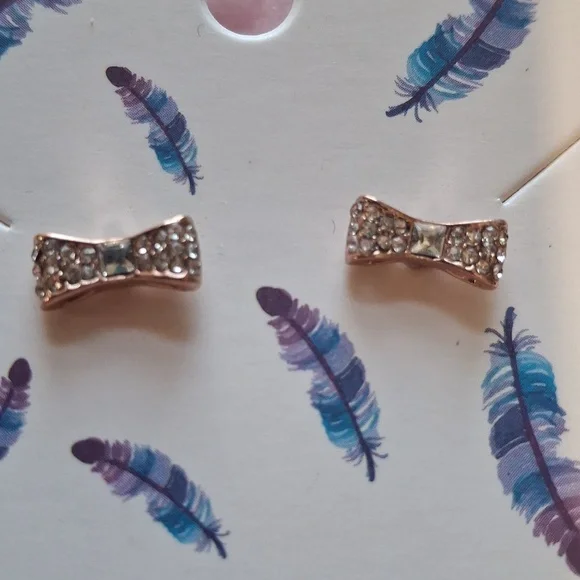 Kate Spade New York Elegant Gold Tone Bow Jewelry Set - Picture 4 of 4